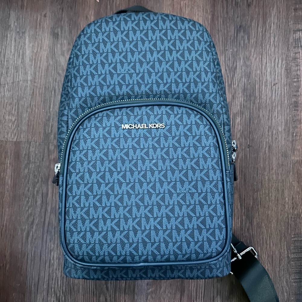 Michael Kors Cooper Sling pack NEW